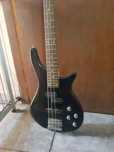 Baixo Memphis modelo tbm 440, preto em ótimo estado falta uma corda Ac troca p placa video