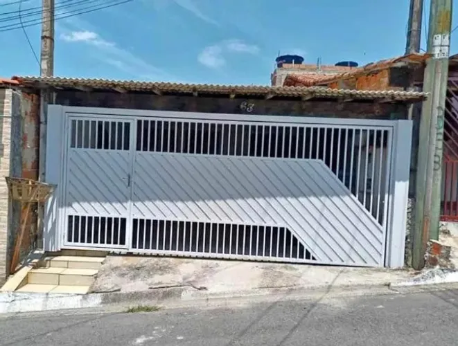 VENDO A CASA DA COMPENSA, ATRÁS DO INSS. - A PRONTA ENTREGA.