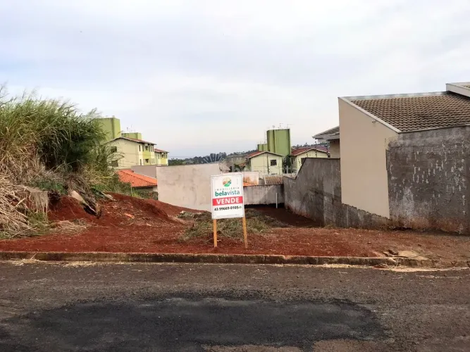 TERRENO À VENDA NO RESIDENCIAL VILLÁGIO DI ROMA EM APUCARANA.