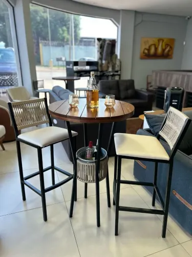 Mesa Bistrô Bar com 2 Banquetas e balde