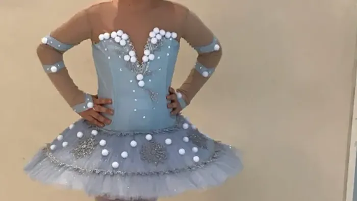 belíssimo figurino luxo  vestido  fantasia de bailarina infantil 