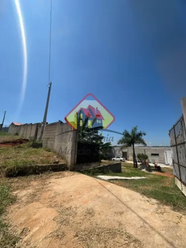 Chácara Com Piscina e Churrasqueira - Ótimas Condições à Venda no Barreiro