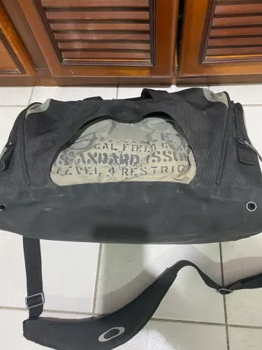 Oakley mala de viagem 