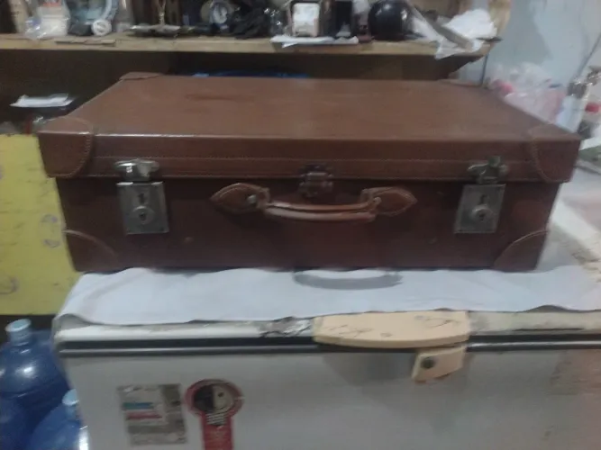 Mala de couro antiga