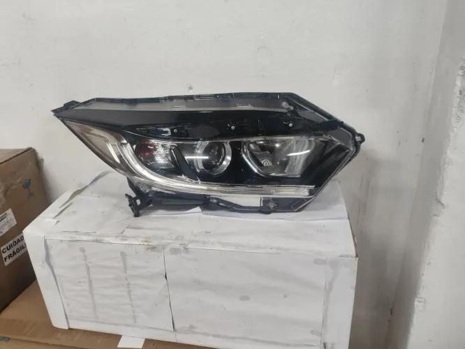 FAROL HRV 2019/2021 lado direito original um detalhe mínimo de recuperação 