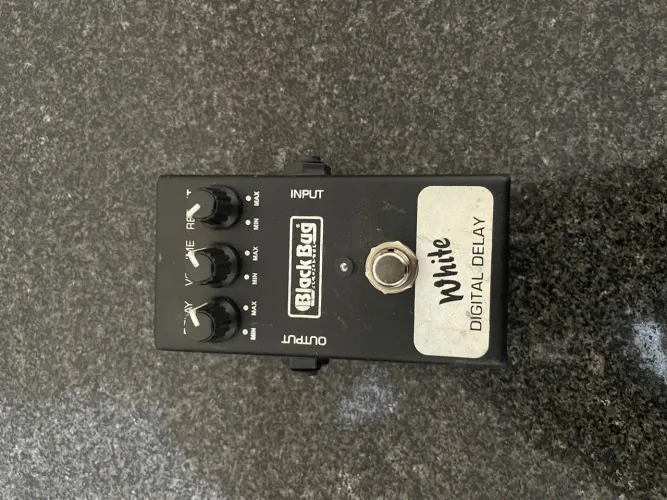 Pedal de Delay Digital Black Bug White