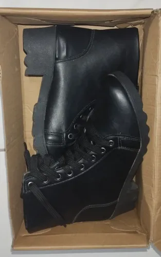 Bota nova na caixa 37