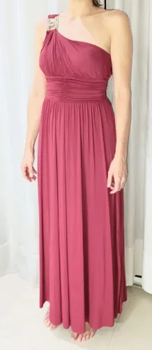 Vestido Longo Marsala Um Ombro Só com Pedraria - Elegância e Sofisticação! Black Friday