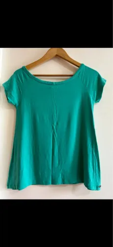 Blusinha feminina da Hering, na cor verde tamanho P