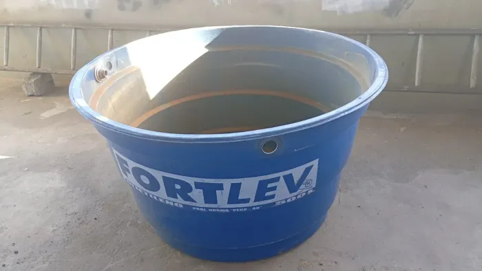 Caixa d água 500 litros usada