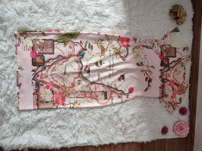 Vestido midi rosa estampado