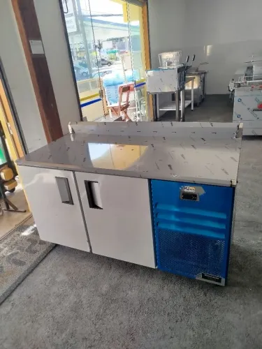 R1 Balcão refrigerado 2 portas 150cm todo inox Venâncio 