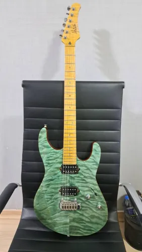 Guitarra Superstrato Hutsch Custom Shop - specs matadores nivel Suhr