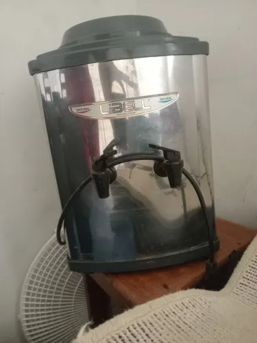 Bebedouro de Água Libell Mini em aço inoxidável.