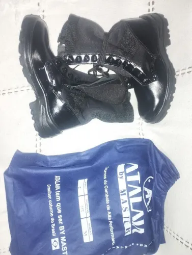 Vendo coturno Atalaia extra leve com ziper 