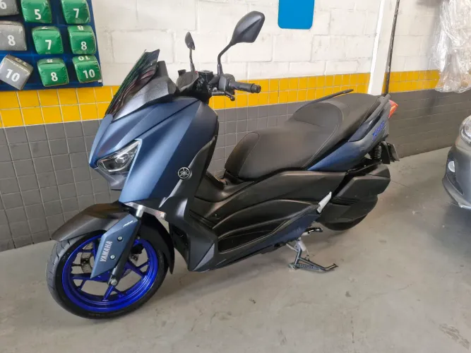 Xmax 250 pouco rodada