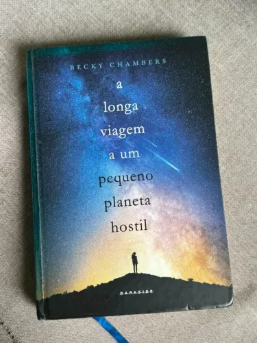 A Longa Viagem a um Pequeno Planeta Hostil