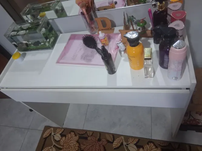 Vendo penteadeira semi nova