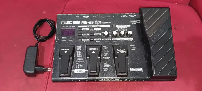 Vendo pedaleira BOSS ME-25