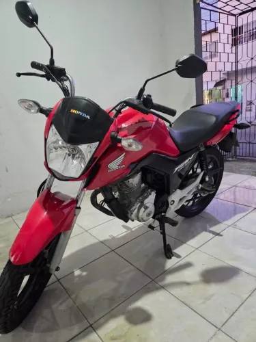 Moto fan 2024 vermelha