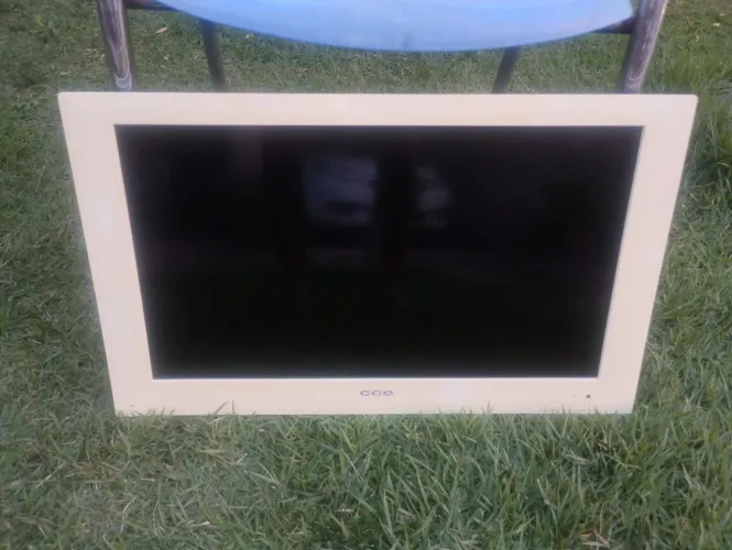 3 monitores led de 24 polegadas 
