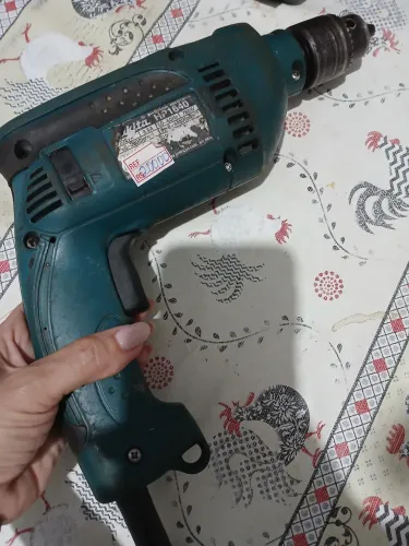 Furadeira Makita HP 1640 em perfeito estado para uso