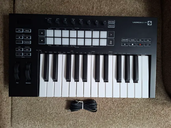 Teclado Controlador Midi Launchkey 25 Mk3