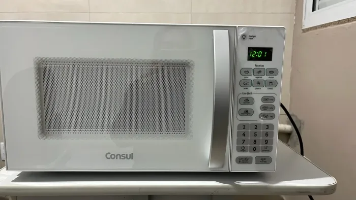 ? MICRO-ONDAS CONSUL 20 LITROS ? 220 V ?