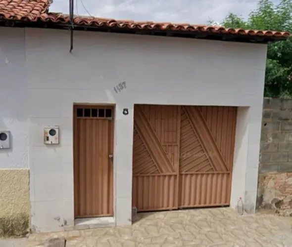 CASA À VENDA NO CENTRO DE FLORIANO - LOCALIZAÇÃO PRIVILEGIADA