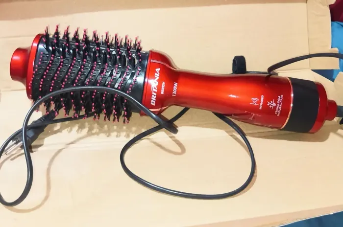 Escova secadora 1300w Britânia Bivolt