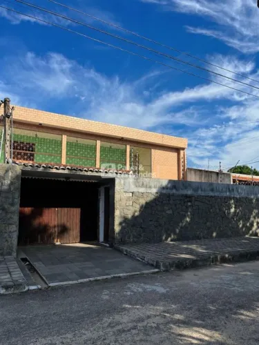 CASA 4/4 - BAIRRO SATÉLITE