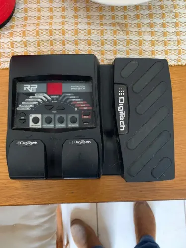 Pedaleira DigiTech RP90