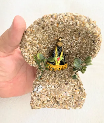 Vende-se Capelinha decorada com Nossa Senhora Aparecida e Crucifixo incrustado 