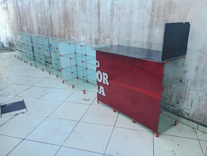 Balcão Completo Vidro em UMBAÚBA/SE com suportes e Prateleiras