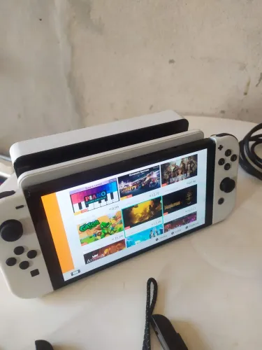 NINTENDO SWITCH OLED ( DESBLOQUEADO)