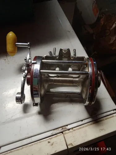 Carretilha pen squider 140(relíquia)