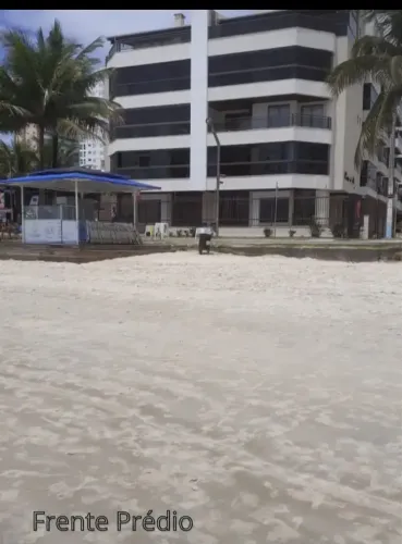 Apartamento frente para o mar