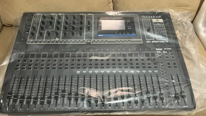 Mesa de som digital soundcraft si impact