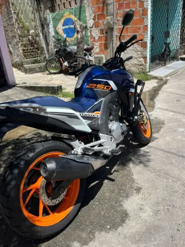 Cb twister 250 versão especial 