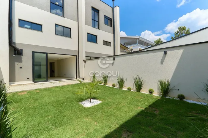 Triplex de Alto Padrão no Aristocrata: 3 Suítes e Quintal Privativo