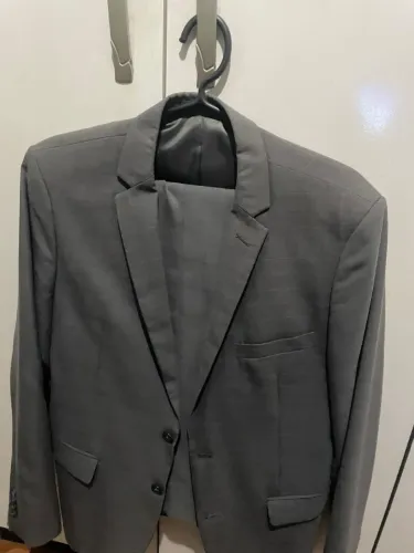Terno buckman slim fit 50 cinza quadriculado com riscas azul claro impecável