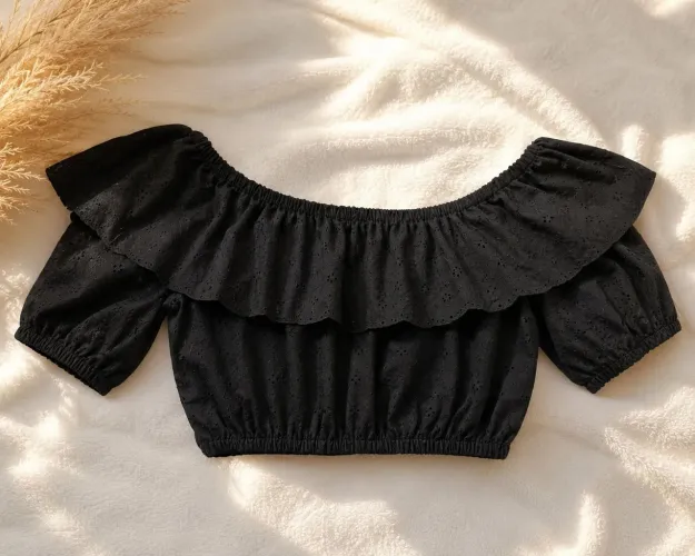 Cropped Ombro a Ombro Preto em Laise
