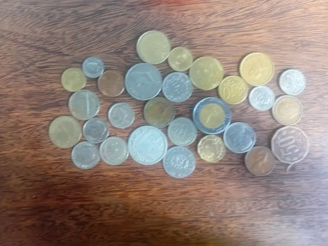 27 moedas estrangeiras antigas