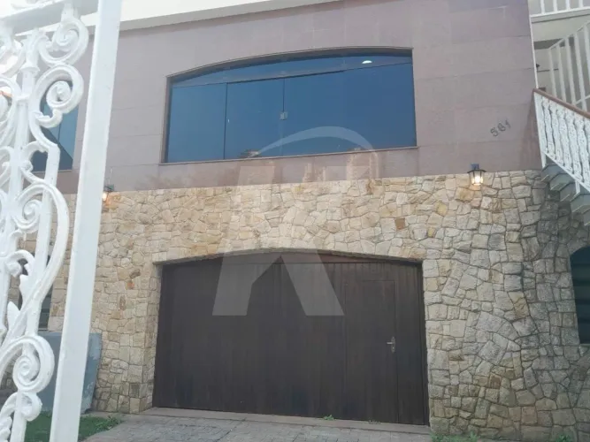 Sobrado no Jardim França com 07 quartos, 04 suítes, 12 vagas de garagem