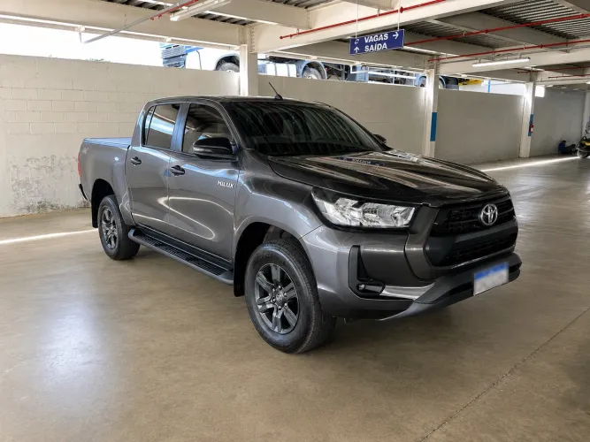 Toyota Hilux CD SR 4X4 2.8 TDI Diesel Aut. 2025