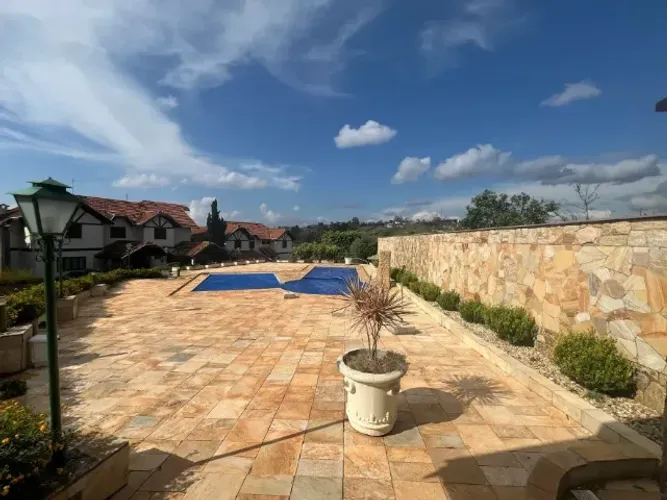 Casa em condomínio 3 dormitórios Serra Negra