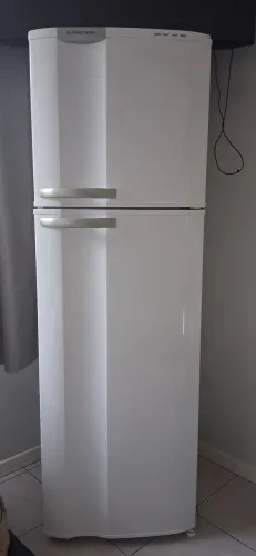 VENDO GELADEIRA FROSS FREE FUNCIONANDO PERFEITA