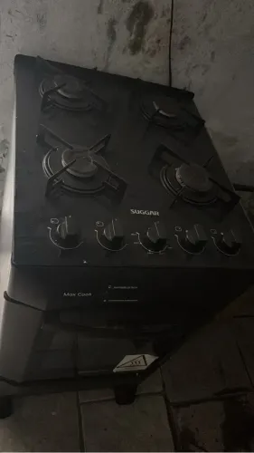 Fogão 4 bocas tá funcionando,mais quando liga dá um cheiro de gaz ,