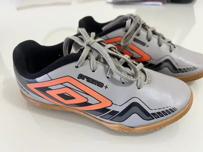 Chuteira Futsal Umbro Prisma tamanho 31