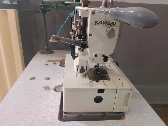 Máquina de costura elásticadeira 4 agulhas kansai, semi nova